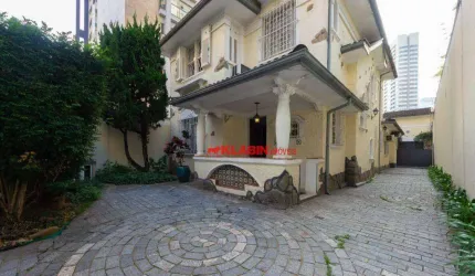 ** Excelente Sobrado com 4 Suítes e 6 Vagas de Garagem - Piscina - 400m² de Terreno e 228m² de Área Útil - Localização Privilegiada no Paraíso **