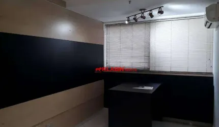 Conjunto comercial a 850m do metrô Santa Cecília - 62m - 2 salas - 4 banheiros - 1 Copa - 2 vagas de garagem