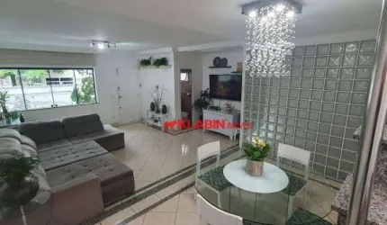 ** Lindo Sobrado de 3 Suítes com 3 Vagas de Garagem - 180m² de Área Construída - Excelente Localização com Fácil Acesso à Diversas Vias e Bairros **