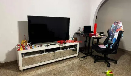 Apartamento de 2 Dormitórios com 55m² de Área Útil - Sacada - Prédio Sem Garagem e Sem Elevador - Entre os Metrôs Praça da Árvore e Santa Cruz (650m)