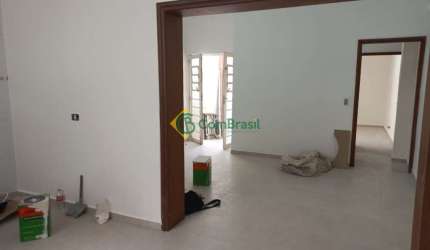 Casa térrea 3 dormitórios sendo 1 suíte Centro