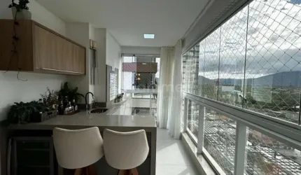 Apartamento mobiliado à venda em Itapema com 3 suítes