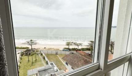Cobertura de luxo pé na areia em Penha com piscina Privativa