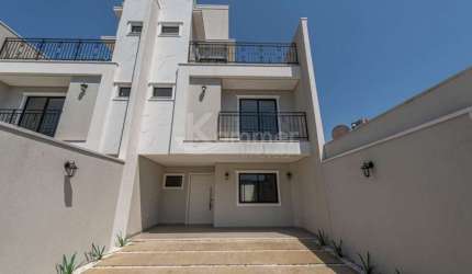 Casa a venda em Penha, Bairro Armação: 3 Quartos, 3 Suítes, 2 Salas, 3 Vagas de Garagem, 200m² de Área.
