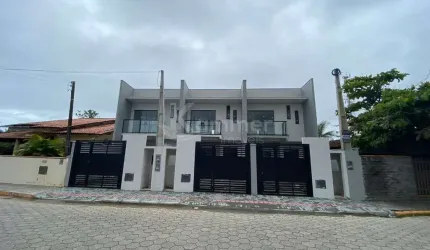 Sobrado com 3 dormitórios sendo uma suite a venda em Piçarras