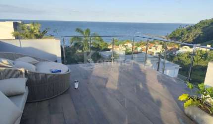 Casa com vista mar de alto padrão a venda em Penha, com 3 suítes