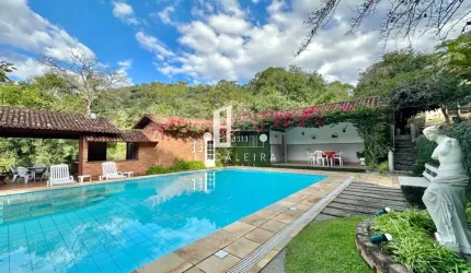 Magnífico Sítio à Venda em Teresópolis-RJ, Bairro Quebra Frascos: 7 Quartos, 1 Suíte, 2 Salas, 4 Banheiros, 6 Vagas, 7.587 m² de Área