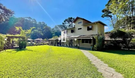 Casa em Condomínio na Vargem Grande, Teresópolis-RJ: 5 Quartos, 2 Suítes, 4 Banheiros, 10 Vagas, 132m².