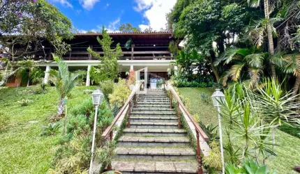 Casa em condomínio à venda em Teresópolis-RJ, Parque do Imbui - 5 quartos, 3 suítes, 3 salas, 7 banheiros, 10 vagas, 714m²!