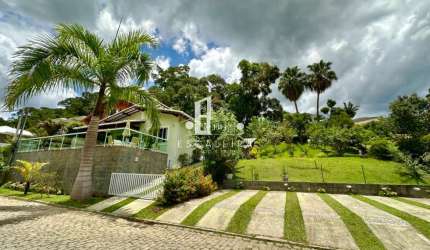 Casa em Condomínio de Alto Padrão na Cascata do Imbuí - Teresópolis-RJ: 3 quartos, 3 suítes, 5 banheiros, 7 vagas de garagem.