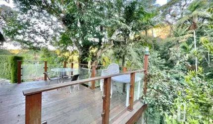 Casa de luxo em condomínio à venda em Teresópolis-RJ, 4 quartos, 2 suítes, 2 salas, 4 banheiros, 2 vagas, 200m².