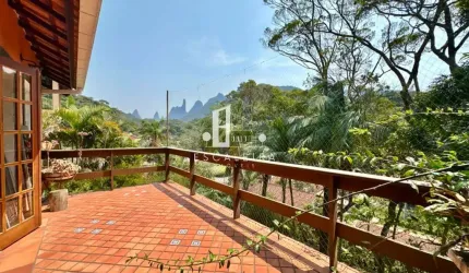 Casa em Condomínio em Teresópolis-RJ: 4 Quartos, 3 Suítes, 4 Banheiros, 2 Vagas de Garagem, 294m² de Área.