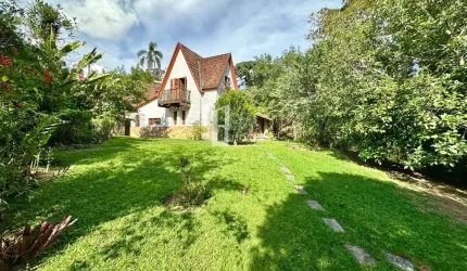 Casa em Condomínio de Luxo no Parque do Imbui, Teresópolis Week End Club- 4 Quartos, 2 Suítes, 2 Salas, 5 Banheiros e 2 Vagas de Garagem!