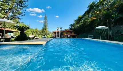 Imponente mansão de 10 quartos e 5 suítes no Parque do Imbui, Teresópolis-RJ: Imperdível oportunidade de investimento!