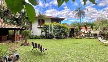 Casa com alto padrão em condomínio à venda em Teresópolis-RJ, Parque do Imbui: 4 quartos, 2 suítes, 5 banheiros, 1 vaga, 259m².