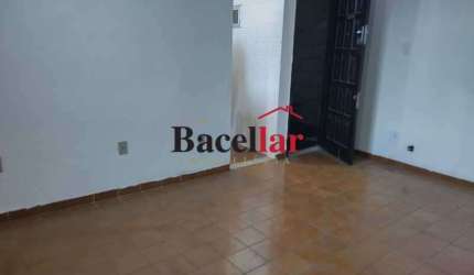 Apartamento com 2 quartos à venda na Rua Urucuia, Vila Valqueire, Rio de Janeiro, 47 m2 por R$ 105.000