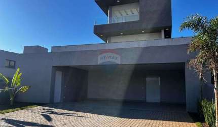 Casa Moderna à Venda no Condomínio Vale das Águas