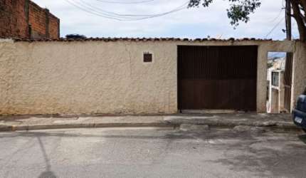 Casa a venda no Pq das Laranjeiras com preço de Terreno
