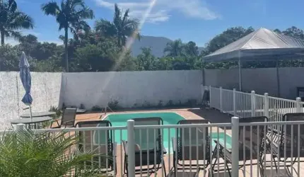 Casa com piscina  - Condomínio fechado - Sto Amaro da Imperetriz