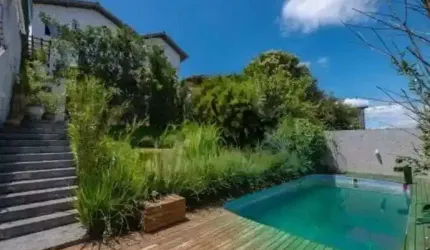Casa 4 dormitórios com piscina