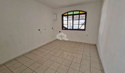 Casa com 2 quartos à venda na Rua Coronel José Venâncio Dias, 326, Jaraguá, São Paulo por R$ 300.000
