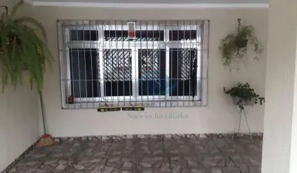 Casa Térrea com 3 dormitórios,1 suíte,2 vagas cobertas e livres,entrada lateral,edicula nos fundos,aceita proposta,impecável.