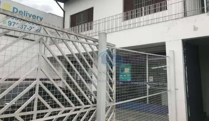 Loja com salão comercial em terreno de 10 x 32 metros,em excelente localização,aceita proposta.