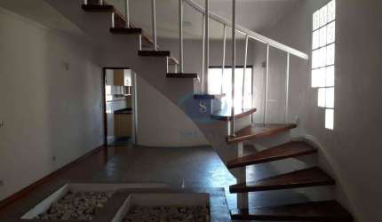 Sobrado triplex com 3 dormitórios,1 suíte,sala 2 ambientes,2 vagas,entrada lateral,salão de festas,churrasqueira,piscina,aceita permuta e proposta.