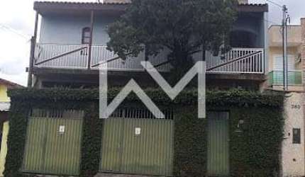 Espaçosa Casa Assobradada  3 dormitórios, 2 banheiros e 8 vagas de garagem em Vila Nossa Senhora de
