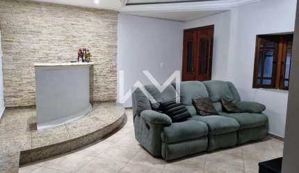 Encantadora casa térrea com 3 dormitórios (2 suítes) e com 132 m² da área construída em Vila Flórid