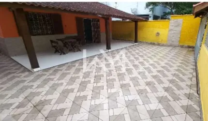 'Encantadora casa térrea com 2 dormitórios, edícula e amplo espaço para 4 vagas de estacionamento!'
