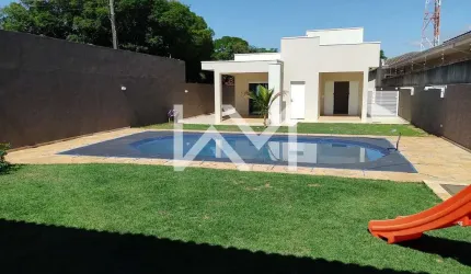 Belíssima Casa de Veraneio  a Venda com 197metros, 3 dormitórios ,6 vagas em  Vila Santista, Atibai