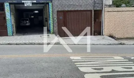 Casa para venda com 250 metros de terreno, 5 dormtórios, 3 vagas de garagem , ótima localização , J