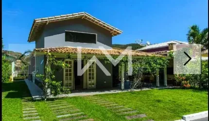 Maravilhosa Casa térrea a Venda em Condominio Fechado com 250 metros,  com 3 suites, 3 vagas,  Ampl