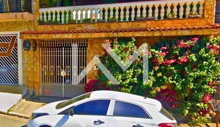 Sobrado à venda próximo ao Shopping Maia | 3 dormitórios, garagem para 2 carros, área gourmet com c