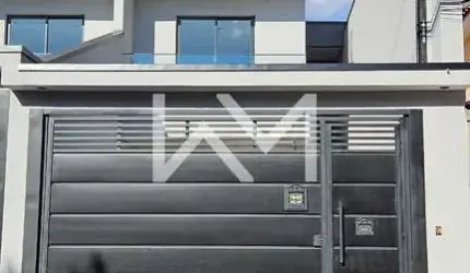 Maravilhoso Sobrado à venda com 3 dormitórios, 3 vagas de garagem, piscina, churrasqueira,  200m²,