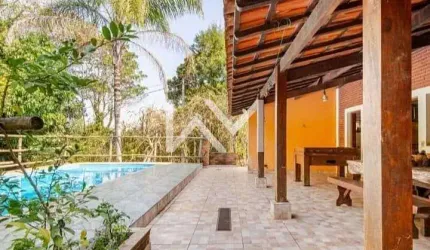 Chácara à venda com 1.300m² de área, com piscina, churrasqueira, lareira e documentação para financ