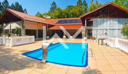 Oportunidade a venda de Sítio 36.000 mts, casa Sede com 5 quartos e casa de caseiro, área verde e P