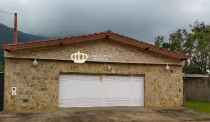 casa, no Balneário Santa Cruz, no bairro do Sapê em Maranduba, entre as cidades de Caraguatatuba e Ubatuba