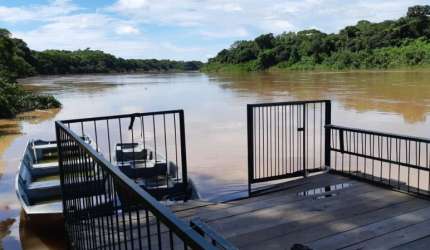 Recanto no Baús beira do rio Cuiabá