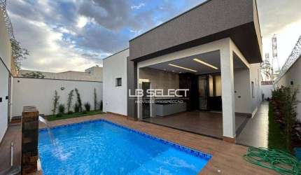 Casa alto padrão com três suítes, closet e área gourmet completa.