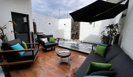 Casa alto padrão no Quinta Alto Umuarama com três quartos área gourmet completa.