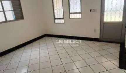 Sobrado no bairro Cidade Jardim com quatro quartos, suíte e duas vagas de garagem.