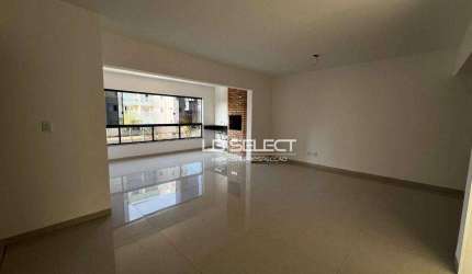 Apartamento com três quartos, uma suíte e varanda gourmet.