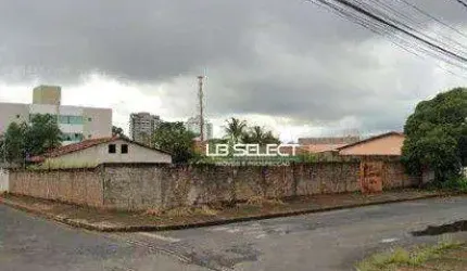 Terreno de esquina no Bairro Alto Umuarama com 935 metros quaderados.