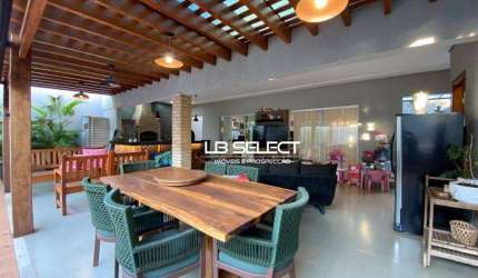 Casa no bairro Karaíba com três quartos, suíte com closet e varanda gourmet.