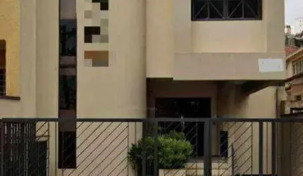 Prédio comercial com 3 andares