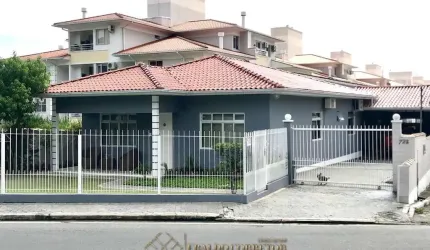 Casa para Venda em Florianópolis, Canasvieiras, 7 dormitórios, 2 suítes, 5 banheiros, 4 vagas
