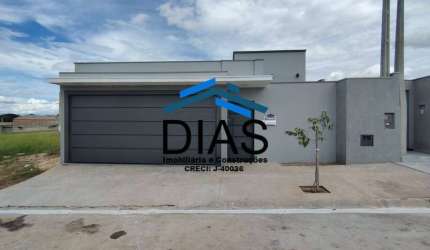 PARQUE FLAMBOYANT LINDA CASA COM TRÊS DORMITÓRIOS E ESPAÇO GOURMET