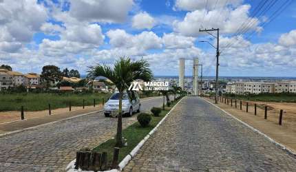 Vedo CASA Village de 2/4 em condomínio